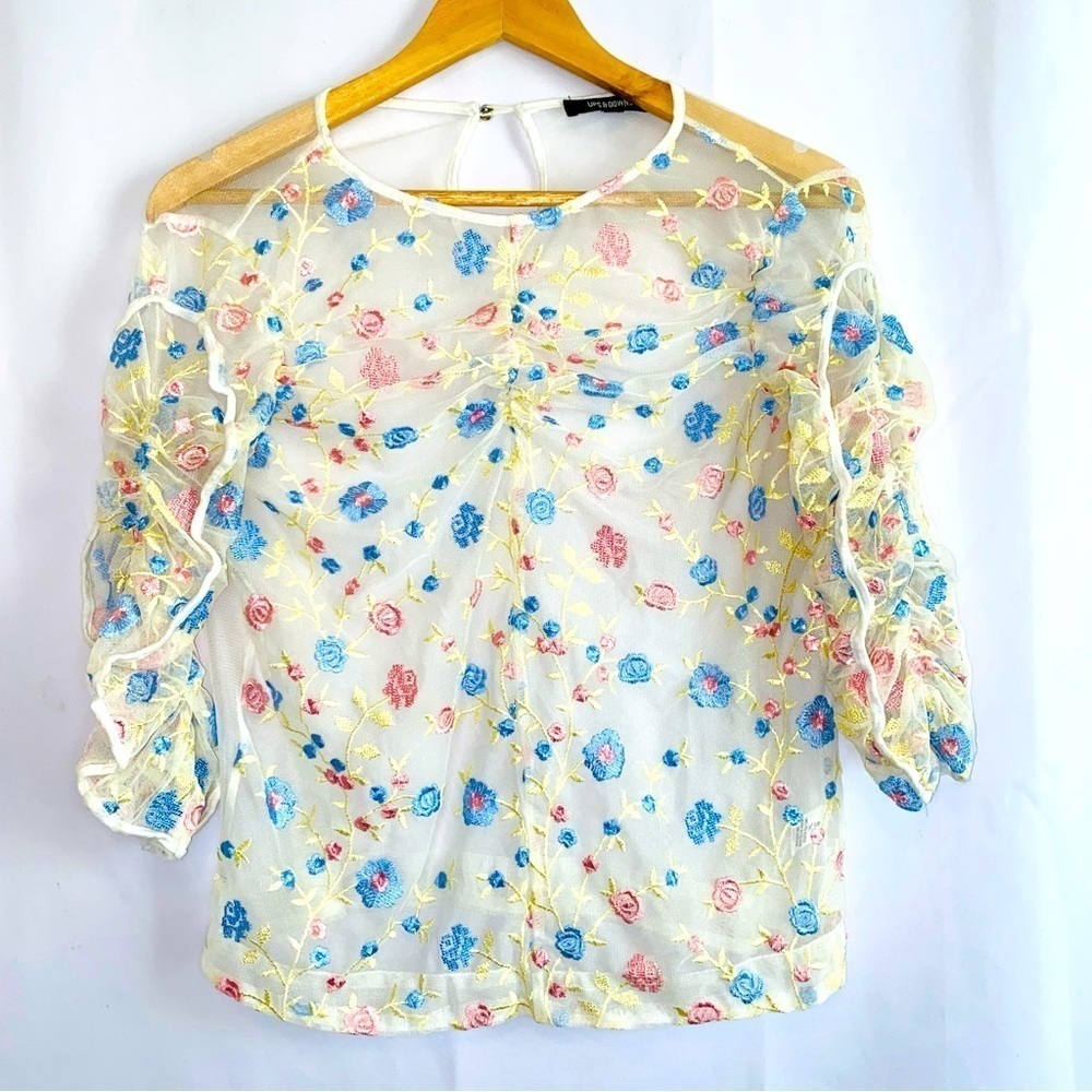 Ups and Downs White Mesh Ruched Floral Embroidered Top Size Small